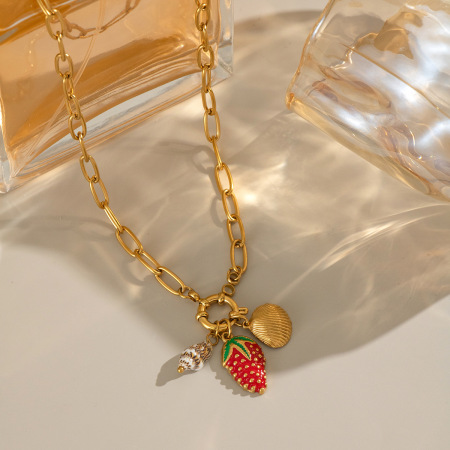 Collier pendentif fraise en acier inoxydable étanche couleur or (1 pièce)
