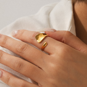 Bague Simple Et Élégante Au Quotidien, En Acier Inoxydable Imperméable, De Forme Irrégulière. h5 Image5