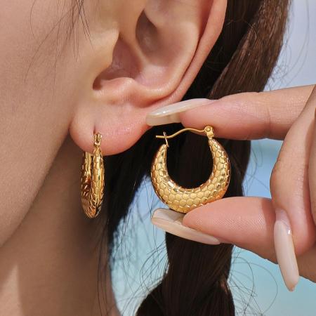 1 paire de boucles d'oreilles créoles pour femme, en acier inoxydable imperméable, couleur or, motif nid d'abeille.
