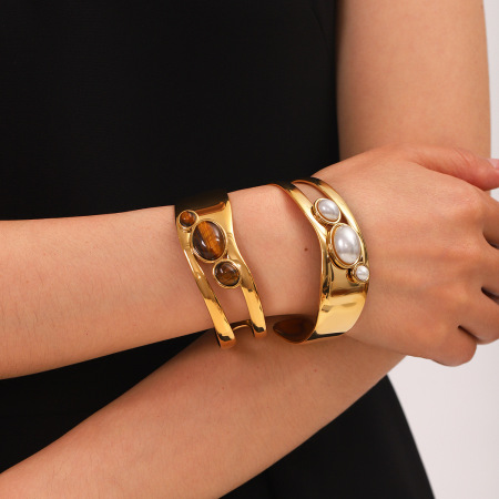 1 Paire De Bracelets Pour Femme, Collection Simple Series, En Acier Inoxydable Imperméable, Couleur Or, Avec Perles. 2