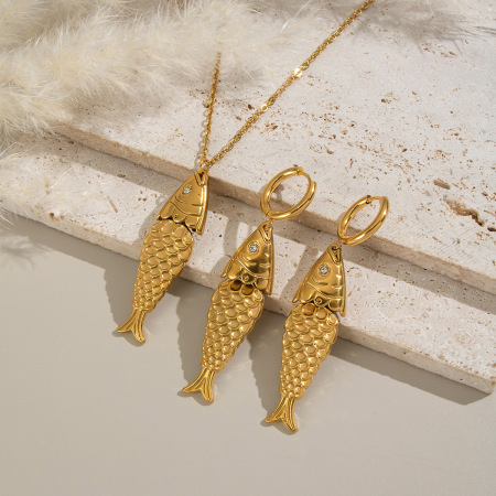Collier pendentif femme simple et décontracté en acier inoxydable, couleur or, motif poisson.