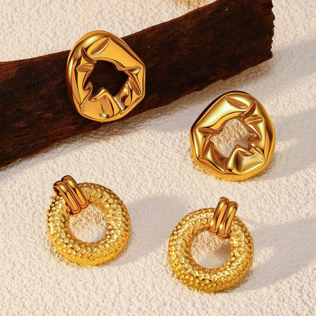 1 paire de boucles d'oreilles à clous classiques en acier inoxydable doré, motif martelé 2