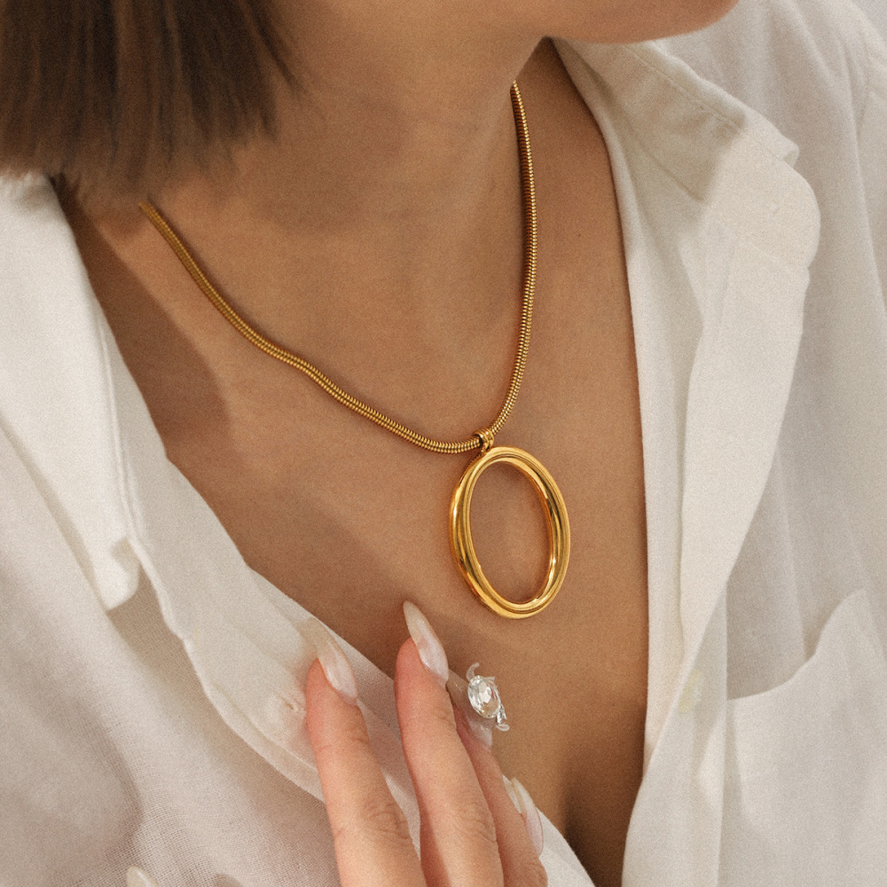 Collier Pendentif Femme En Acier Inoxydable De Forme Irrégulière, Étanche, Couleur Or (1 Pièce) Image3