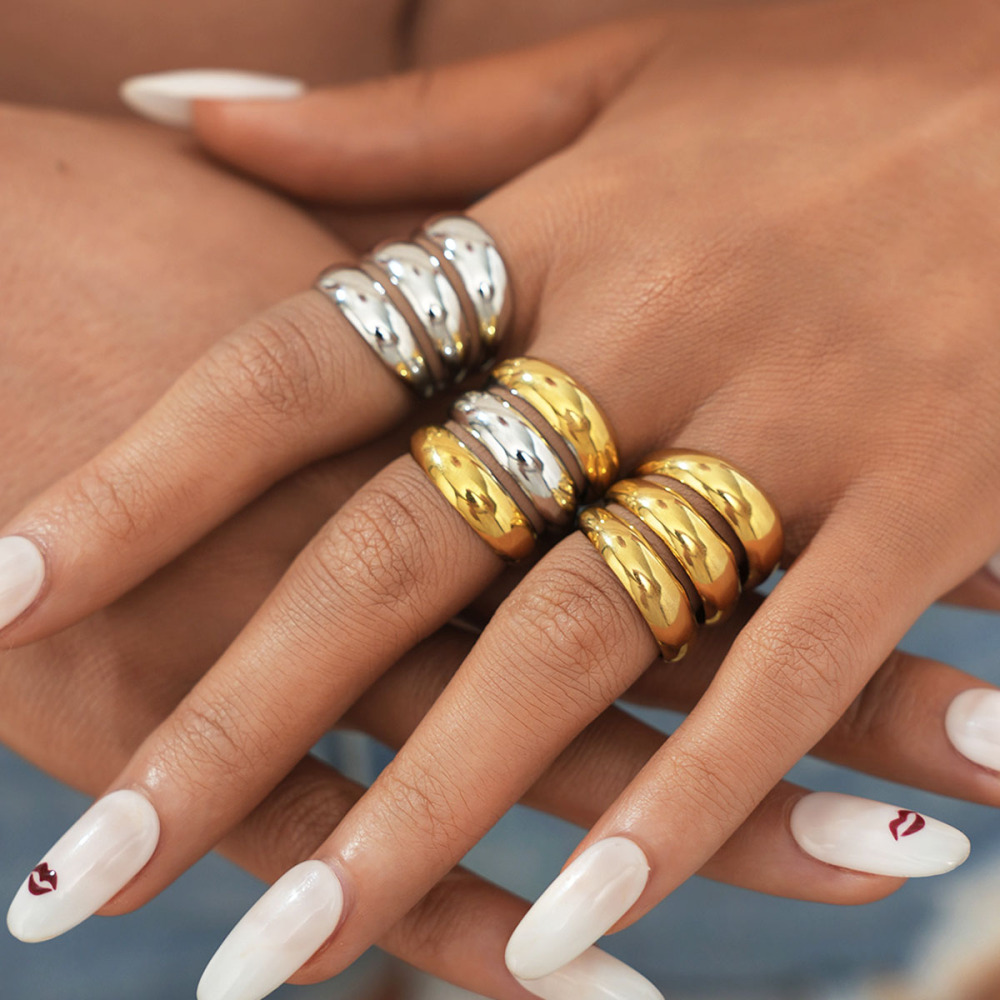 Bague Minimaliste Ronde Décontractée En Acier Inoxydable Étanche Couleur Or (1 Pièce) Image2