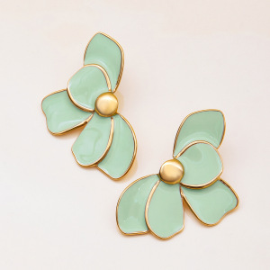 1 Paire De Boucles D'Oreilles Puces Élégantes Pour Femme, En Acier Inoxydable Imperméable, Couleur Or, Avec Motif Floral. h5 Image7