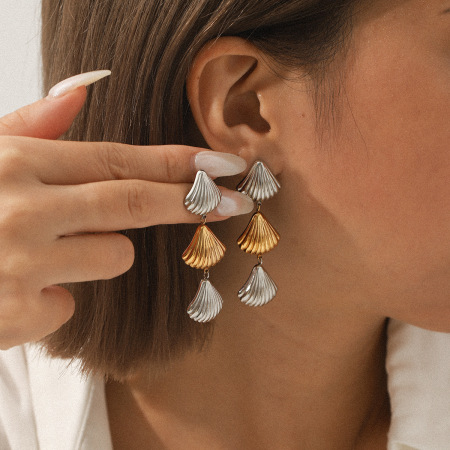 1 paire de boucles d'oreilles puces simples pour femme, en acier inoxydable, couleur or, imperméables, à porter au quotidien.