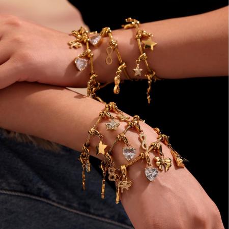 Bracelet à breloques pour femme, en acier inoxydable doré, avec pendentif cœur délicat (1 pièce).