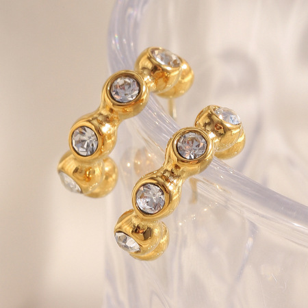 1 paire de boucles d'oreilles créoles simples et élégantes en acier inoxydable imperméable de forme irrégulière pour femme. 2