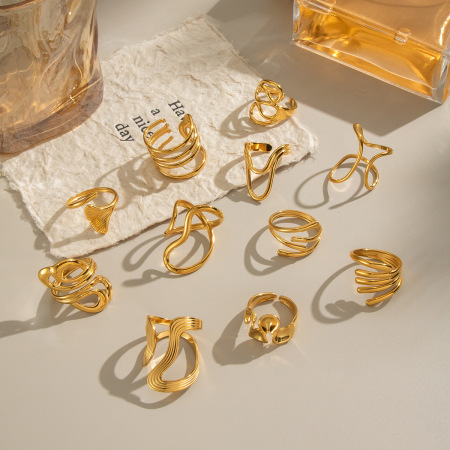 Bague tendance en acier inoxydable doré, forme irrégulière, étanche, collection Simple, portée au quotidien.