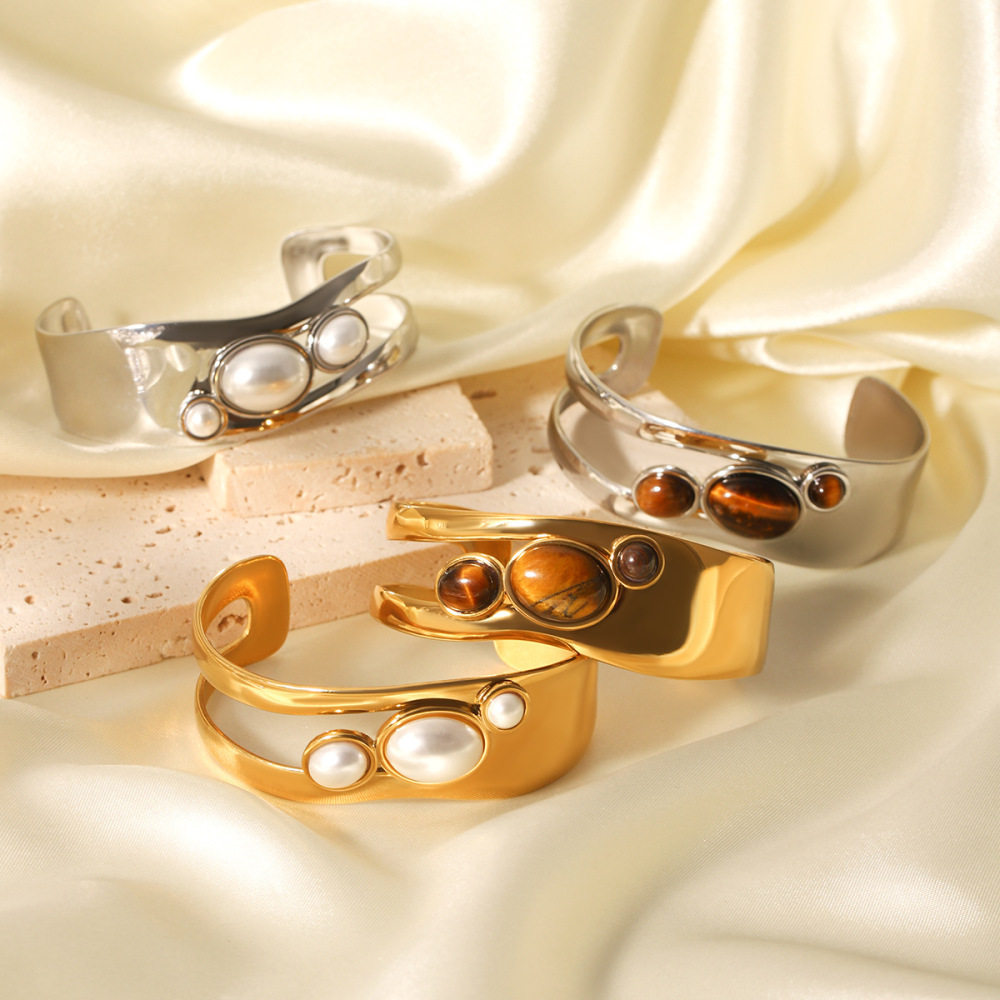 1 Paire De Bracelets Pour Femme, Collection Simple Series, En Acier Inoxydable Imperméable, Couleur Or, Avec Perles. Image4