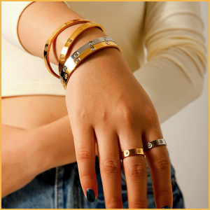 1 Paire De Bracelets Pour Femmes, Collection Simple Series, Géométriques, Quotidiens, En Acier Inoxydable, Étanches, Couleur Or, Ornés De Zircon. h5 Image4