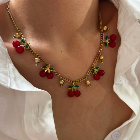 Collier pendentif cerise en acrylique 1 pièce