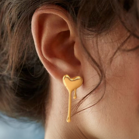 1 paire de boucles d'oreilles à tige simples en forme de cœur en acier inoxydable couleur or pour femme 2