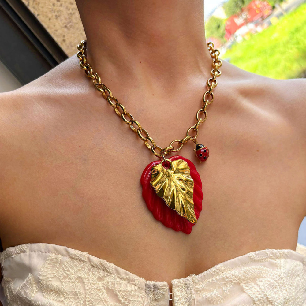 Collier Pendentif Feuille En Acier Inoxydable Étanche Couleur Or Image3