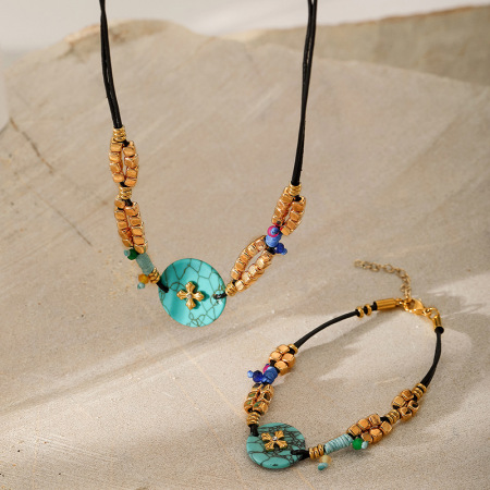 Ensemble de colliers en pierres naturelles de la série ethnique
