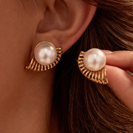 1 paire de boucles d'oreilles élégantes en acier inoxydable étanche couleur or avec perles artificielles