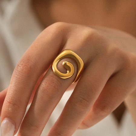 Bague simple et élégante au quotidien, en acier inoxydable imperméable, de forme irrégulière. 2