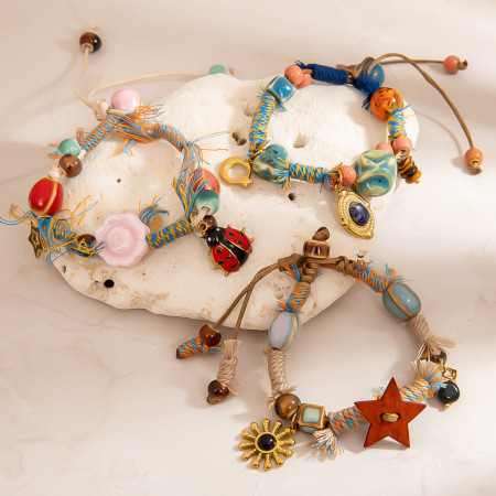 1 bracelet de perles en corde tressée de forme irrégulière pour femme, motif floral décontracté 2