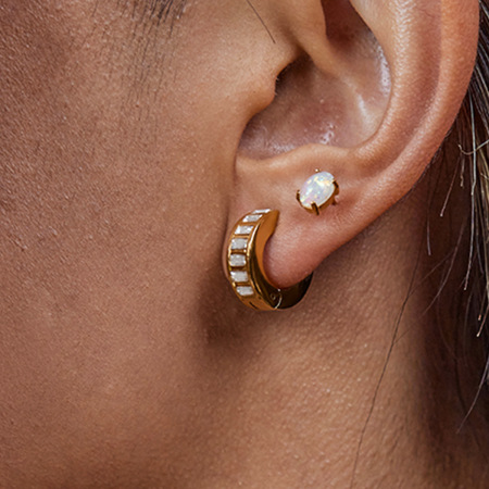 1 paire de boucles d'oreilles créoles luxueuses pour femmes, en acier inoxydable uni, étanches, couleur or. 2