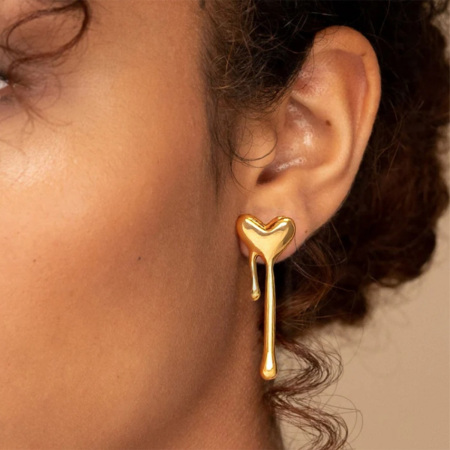1 paire de boucles d'oreilles à tige simples en forme de cœur en acier inoxydable couleur or pour femme