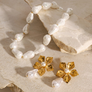 Boucles D'Oreilles Pendantes Pour Femme, Style Rétro, Fleur, En Acier Inoxydable, Étanches, Collection Classique (1 Pièce). h5 Image2