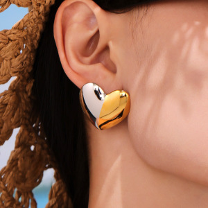 Boucles D'Oreilles Puces Minimalistes En Forme De Cœur, En Acier Inoxydable Étanche, Couleur Or, Pour Femme (1 Paire) h5 Image3