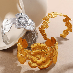 Bracelet Manchette En Acier Inoxydable Doré, Étanche, Avec Motif Floral (1 Pièce). h5 Image3
