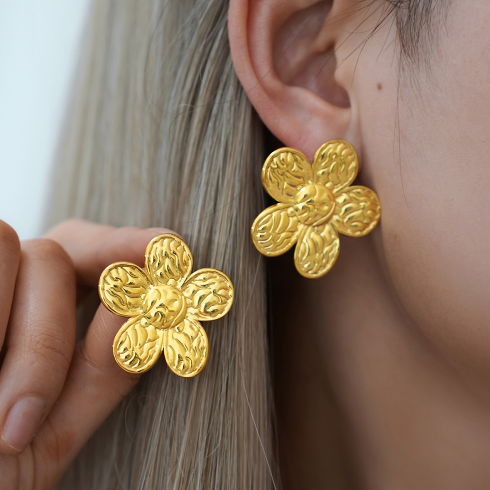 1 Paire De Boucles D'Oreilles Puces Simples Pour Femmes, En Acier Inoxydable Étanche, Couleur Or, Avec Motif Floral Quotidien. Image3