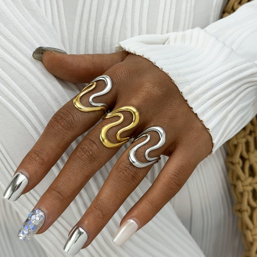 Bague Tendance En Acier Inoxydable Doré, Forme Simple Et Irrégulière (1 Pièce), Étanche. Image5