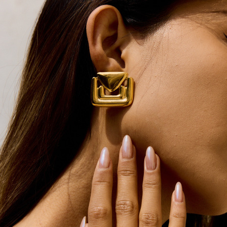 Boucles d'oreilles puces pour femme, en acier inoxydable doré, imperméables, en forme de email (1 paire). 2