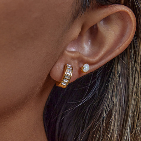 1 paire de boucles d'oreilles créoles luxueuses pour femmes, en acier inoxydable uni, étanches, couleur or.