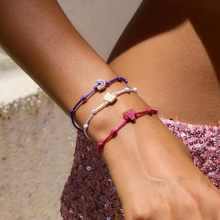 Bracelet à breloques pour femme, en acier inoxydable, étanche, couleur or, avec lettre du jour (1 pièce). 2