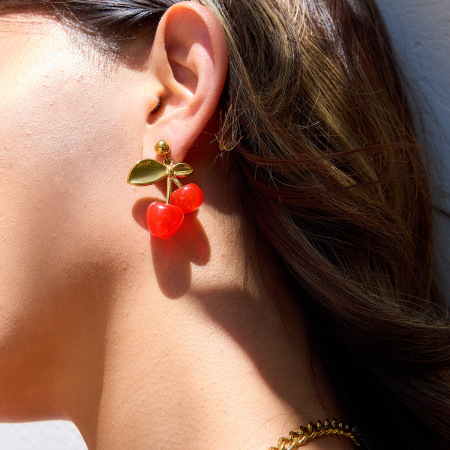 1 paire de boucles d'oreilles pendantes pour femme, en acier inoxydable doré, couleur cerise vive. 2
