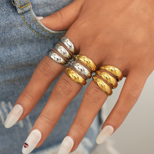 Bague Minimaliste Ronde Décontractée En Acier Inoxydable Étanche Couleur Or (1 Pièce) h5 Image7