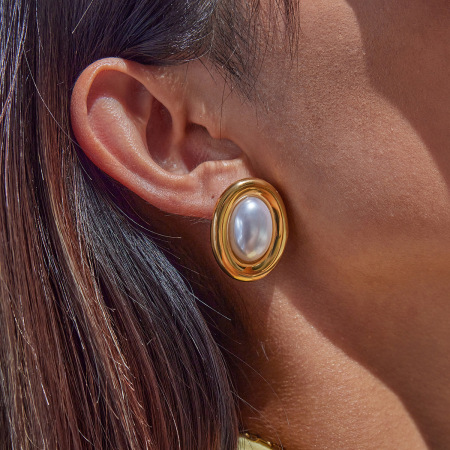1 paire de boucles d'oreilles puces ovales classiques en acier inoxydable étanche couleur or pour femmes