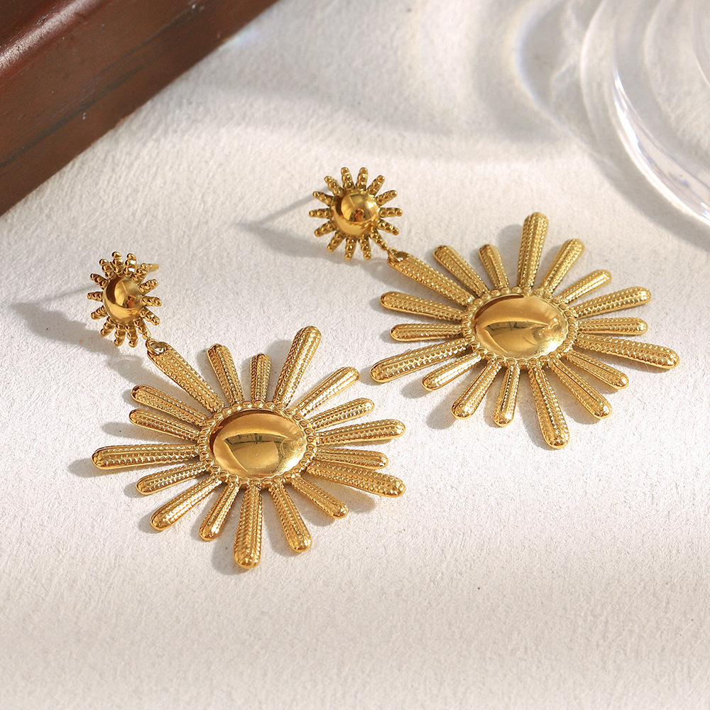Boucles D'Oreilles Pendantes Pour Femme, En Acier Inoxydable Doré, Imperméables, En Forme De Soleil (1 Paire). Image6