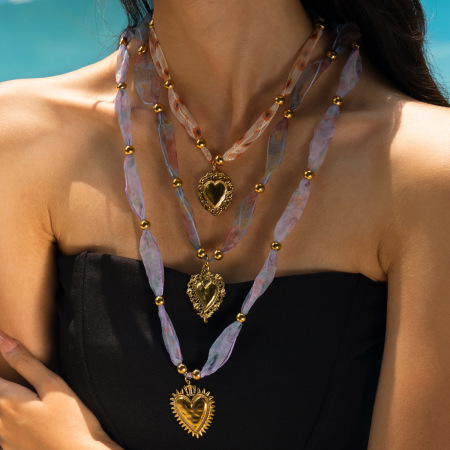 Collier long en acier inoxydable doré, style rétro romantique, avec cœur.