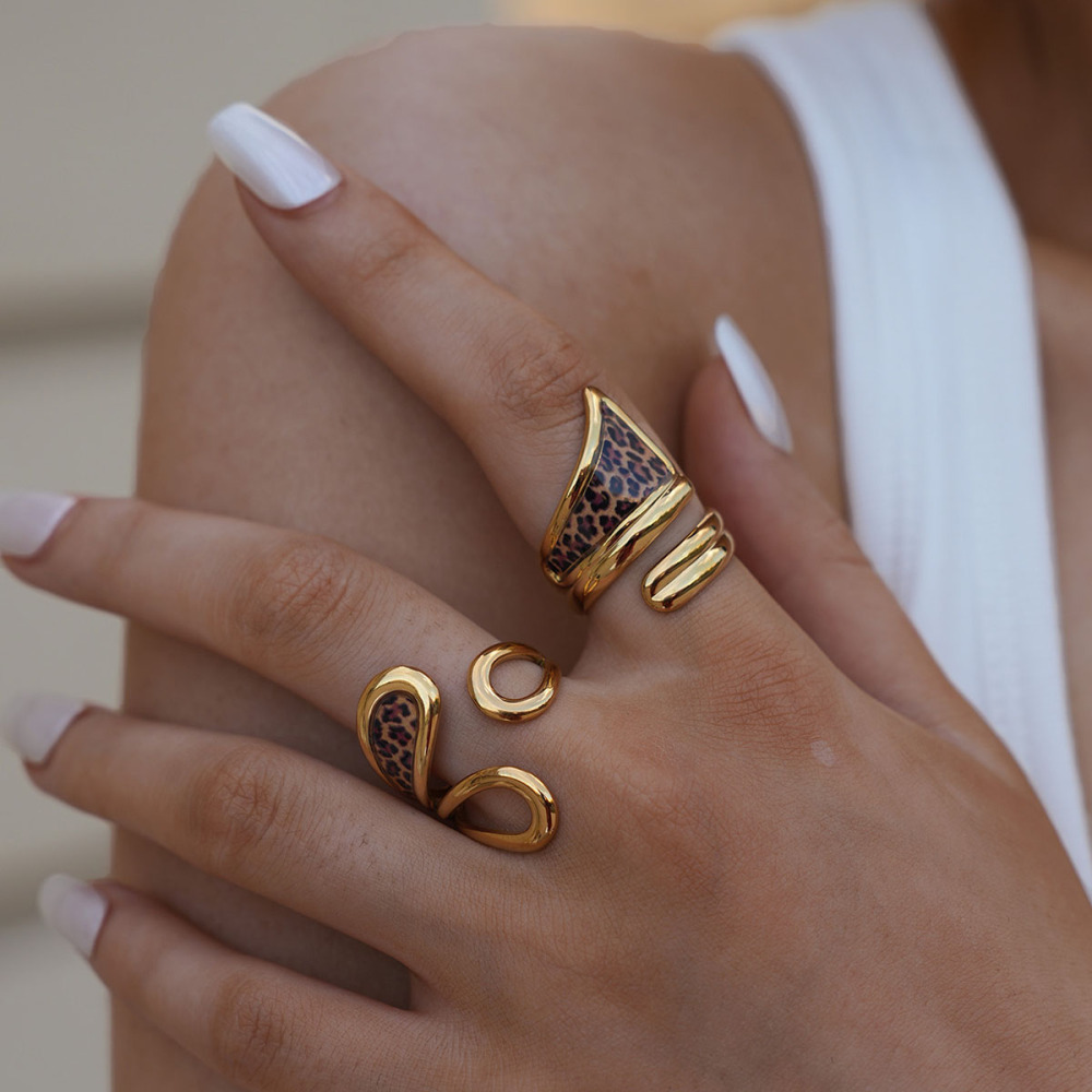 Bague Tendance Simple Et Décontractée En Acier Inoxydable Imperméable À Imprimé Léopard (1 Pièce) Image9