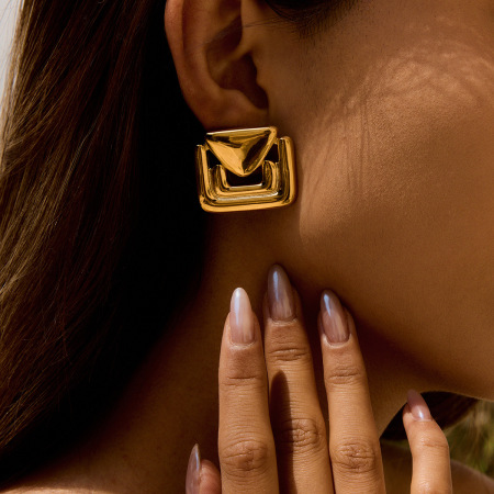 Boucles d'oreilles puces pour femme, en acier inoxydable doré, imperméables, en forme de email (1 paire).