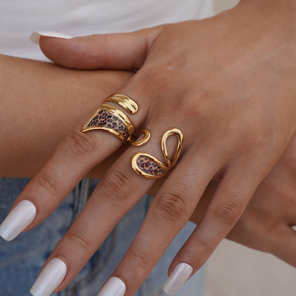 Bague Tendance Simple Et Décontractée En Acier Inoxydable Imperméable À Imprimé Léopard (1 Pièce) Image7