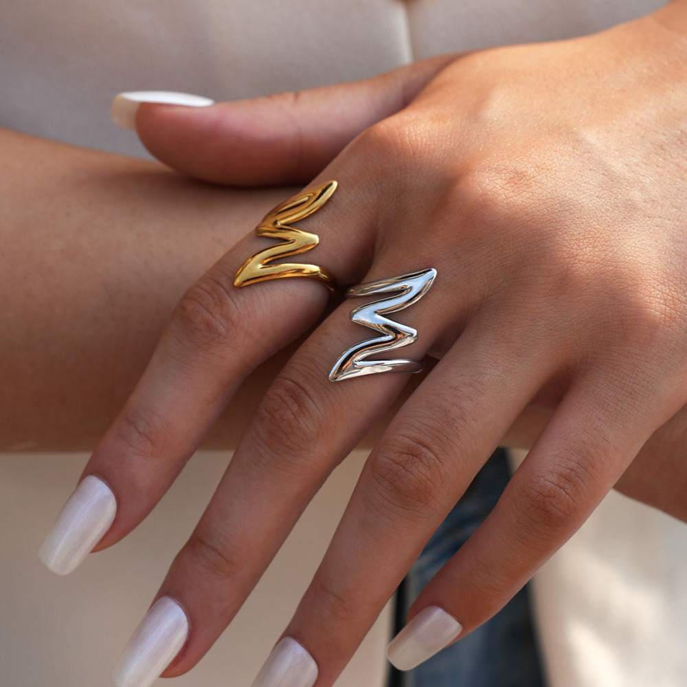 Bague Minimaliste En Acier Inoxydable Doré, Étanche, Collection Daily Lines (1 Pièce). Image8
