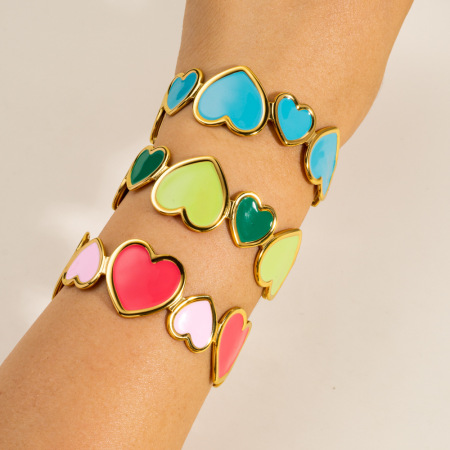 Bracelet simple et étanche en acier inoxydable pour femme, en forme de cœur, à porter au quotidien.