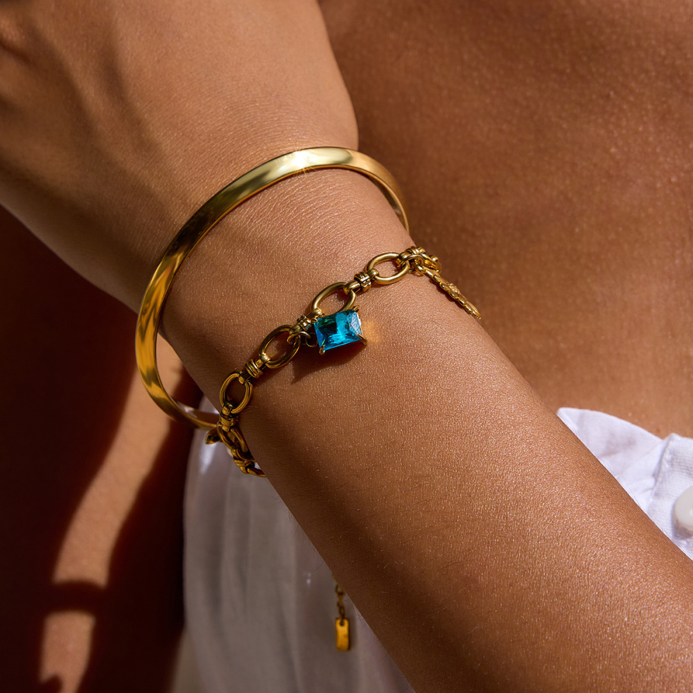 Bracelet À Breloques Rétro Rectangulaire En Acier Inoxydable, Étanche, Couleur Or, Pour Femme (1 Pièce) Image5