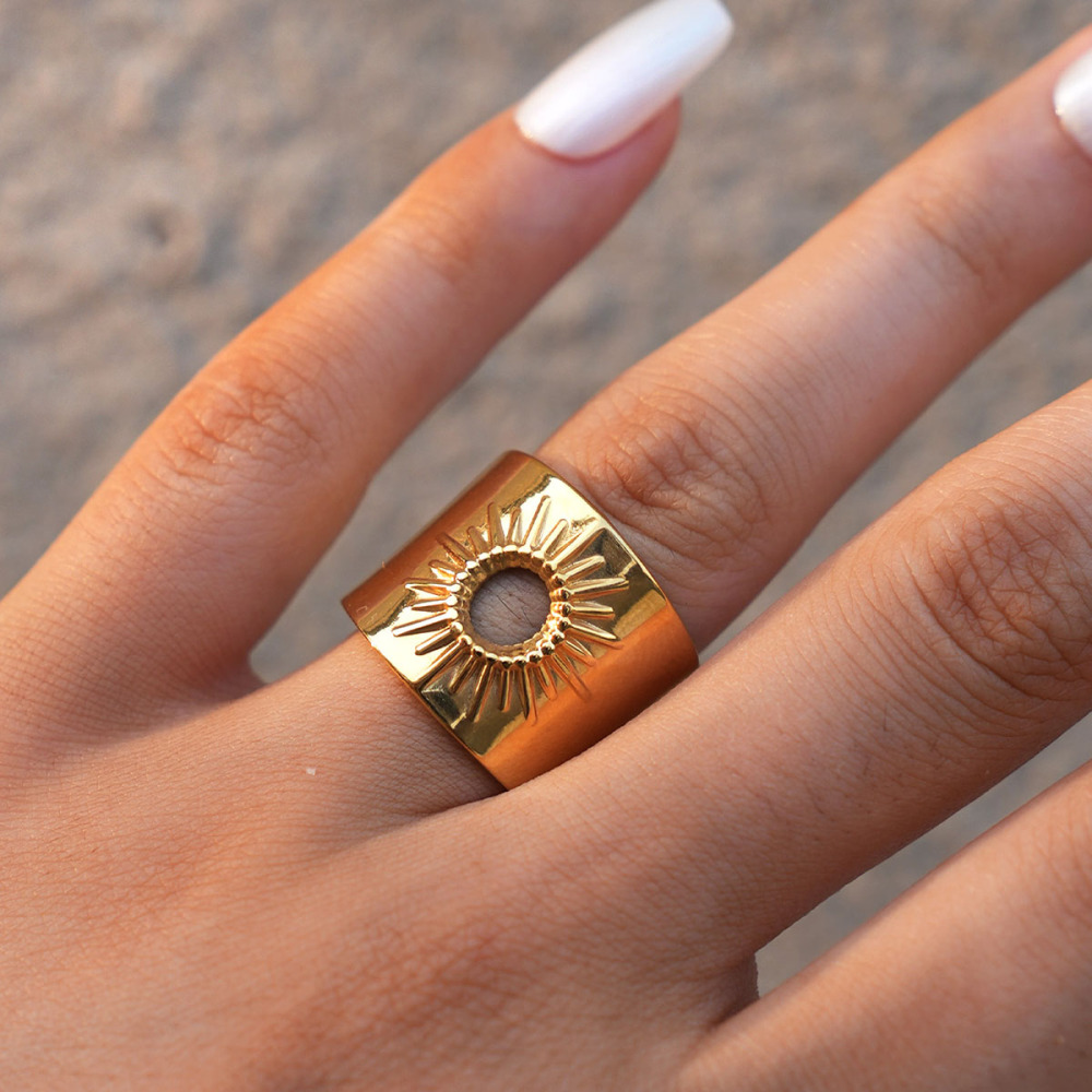 Bague Minimaliste Simple Sun En Acier Inoxydable Étanche Couleur Or (1 Pièce) Image5