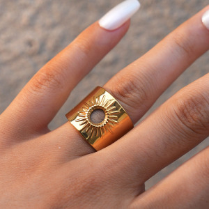 Bague Minimaliste Simple Sun En Acier Inoxydable Étanche Couleur Or (1 Pièce) h5 Image5