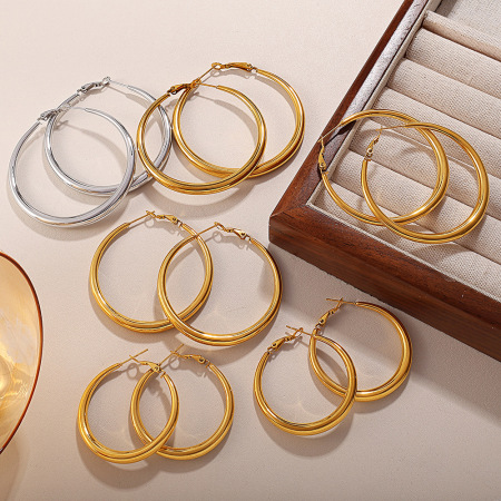 1 paire de boucles d'oreilles créoles basiques