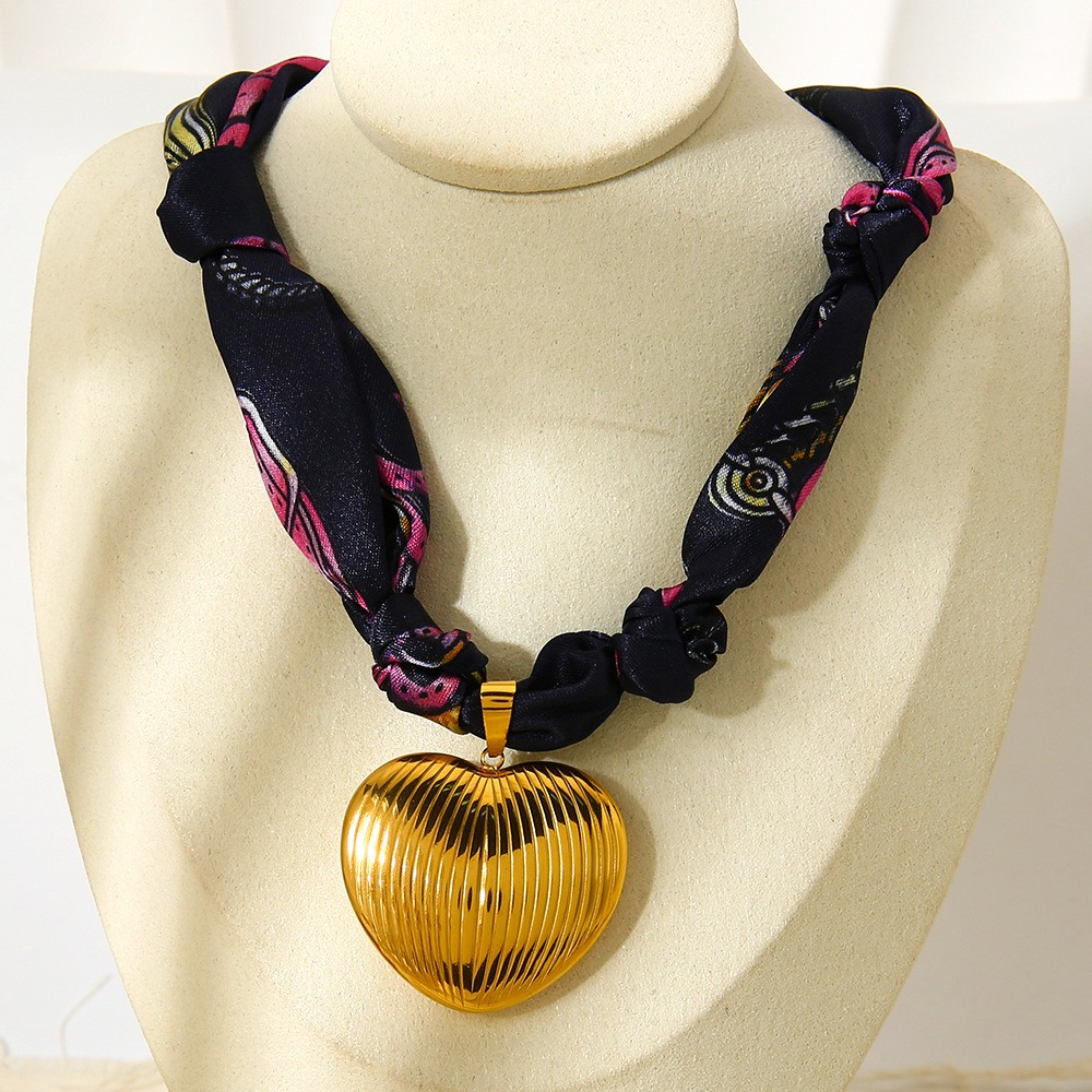 Collier Pendentif Luxueux En Tissu Rétro En Forme De Cœur Pour Femme, Couleur Or, 1 Pièce h5Image4