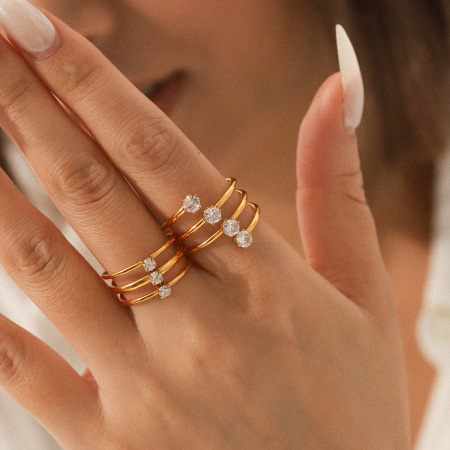 Bague simple à trois couches en acier inoxydable étanche couleur or avec zircon, 1 pièce