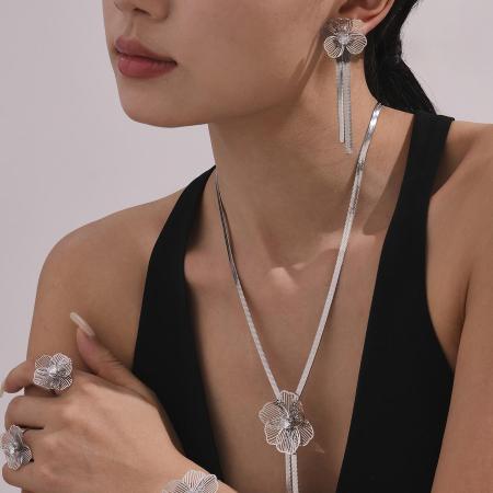 Ensemble de bijoux pour femme en acier inoxydable doré, orné d'un zircon et d'une fleur classique (1 pièce). 2