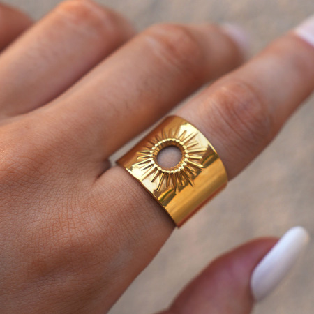 Bague minimaliste Simple Sun en acier inoxydable étanche couleur or (1 pièce)